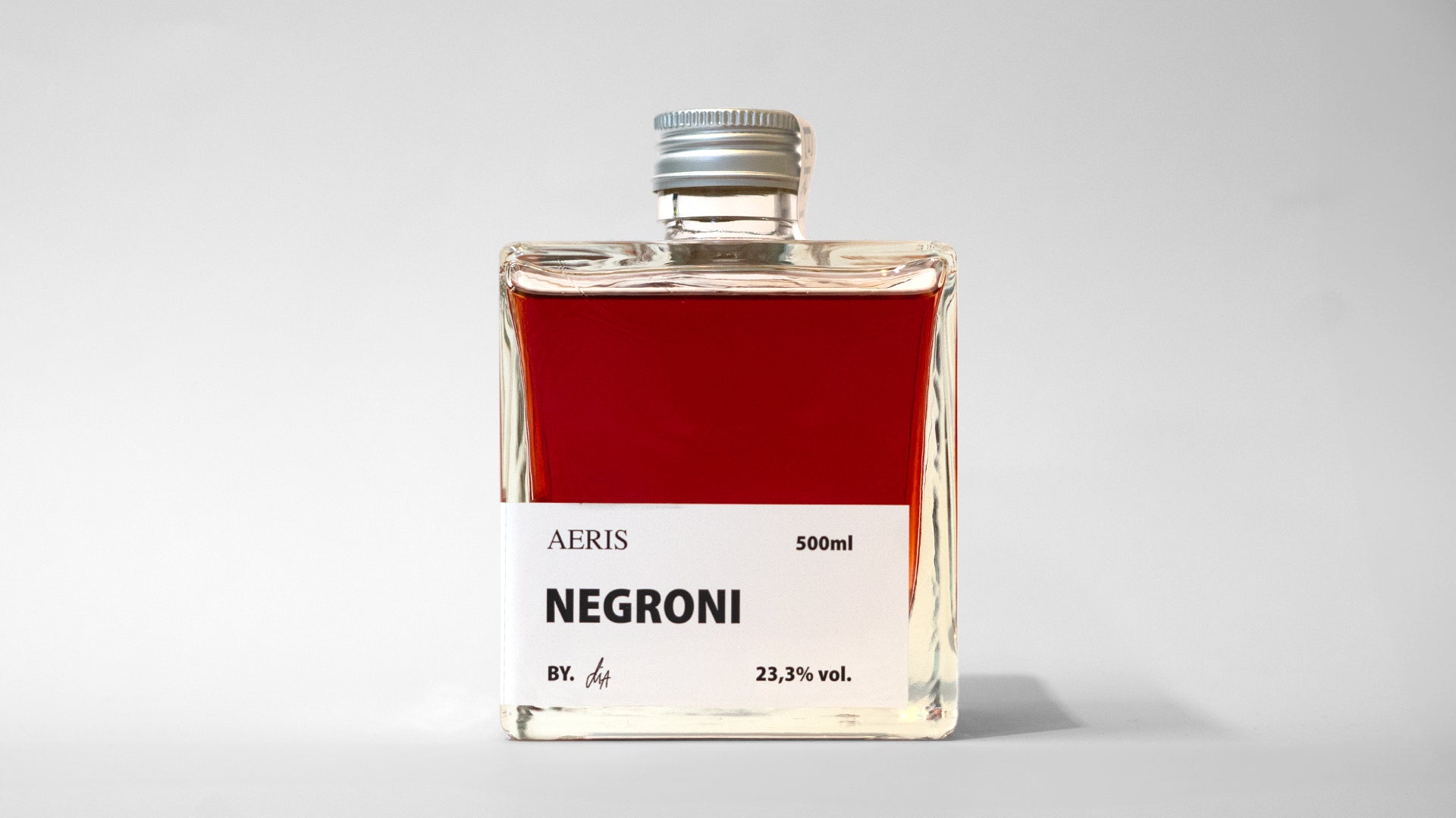 Flaske med Aeris Negroni, 50 cl - stor flaske færdigblandet Negroni cocktail