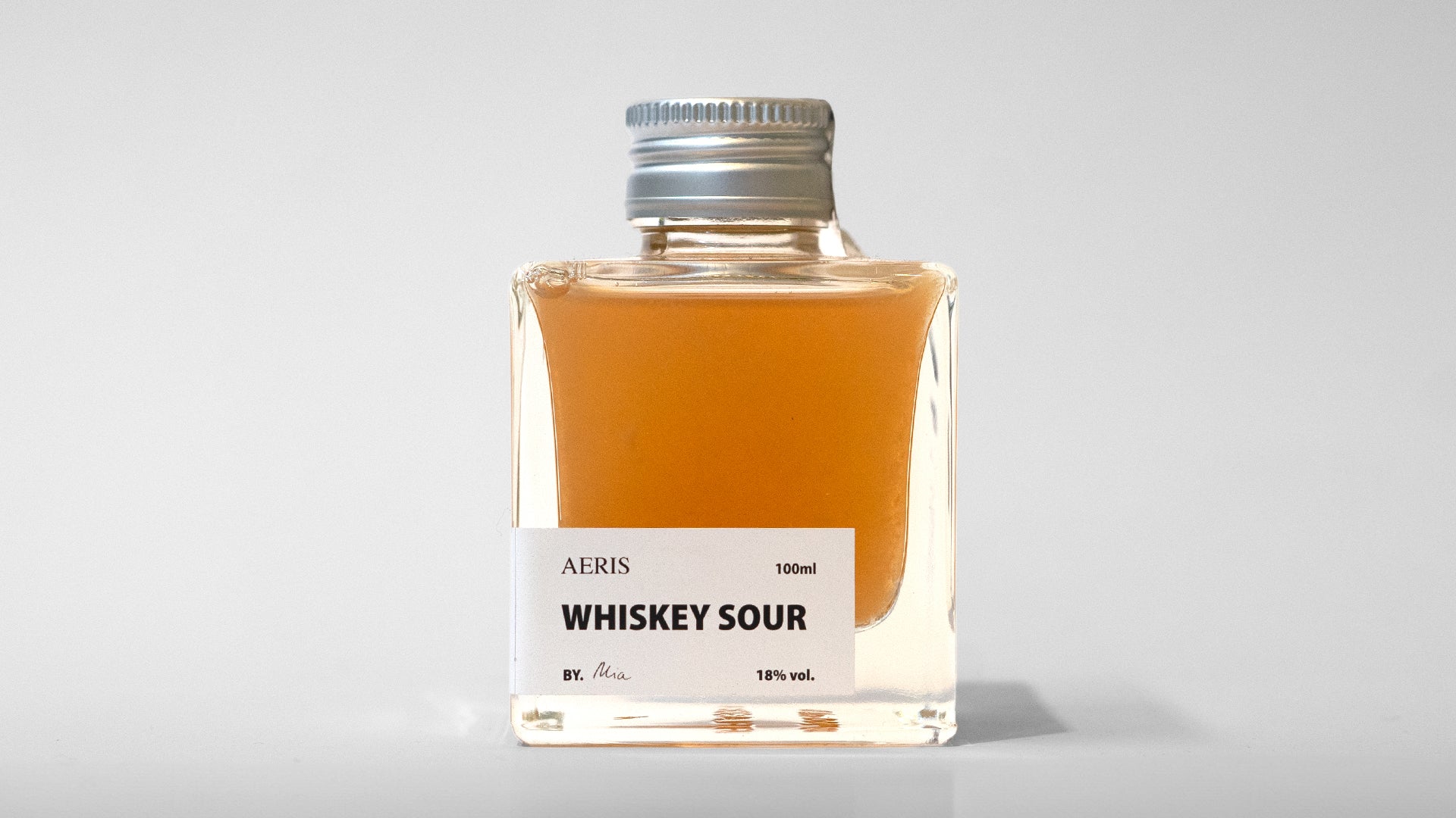 Flaske med Aeris Whiskey Sour, 10 cl - færdigblandet cocktail med whiskey og citron