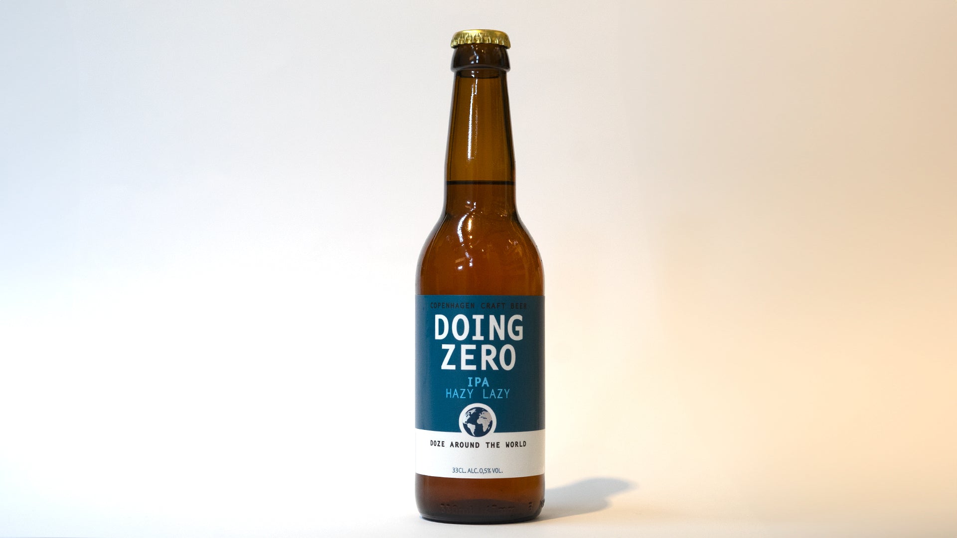 Flaske med Doing Zero Hazy Lazy IPA, 33 cl - alkoholfri IPA med humlet smag