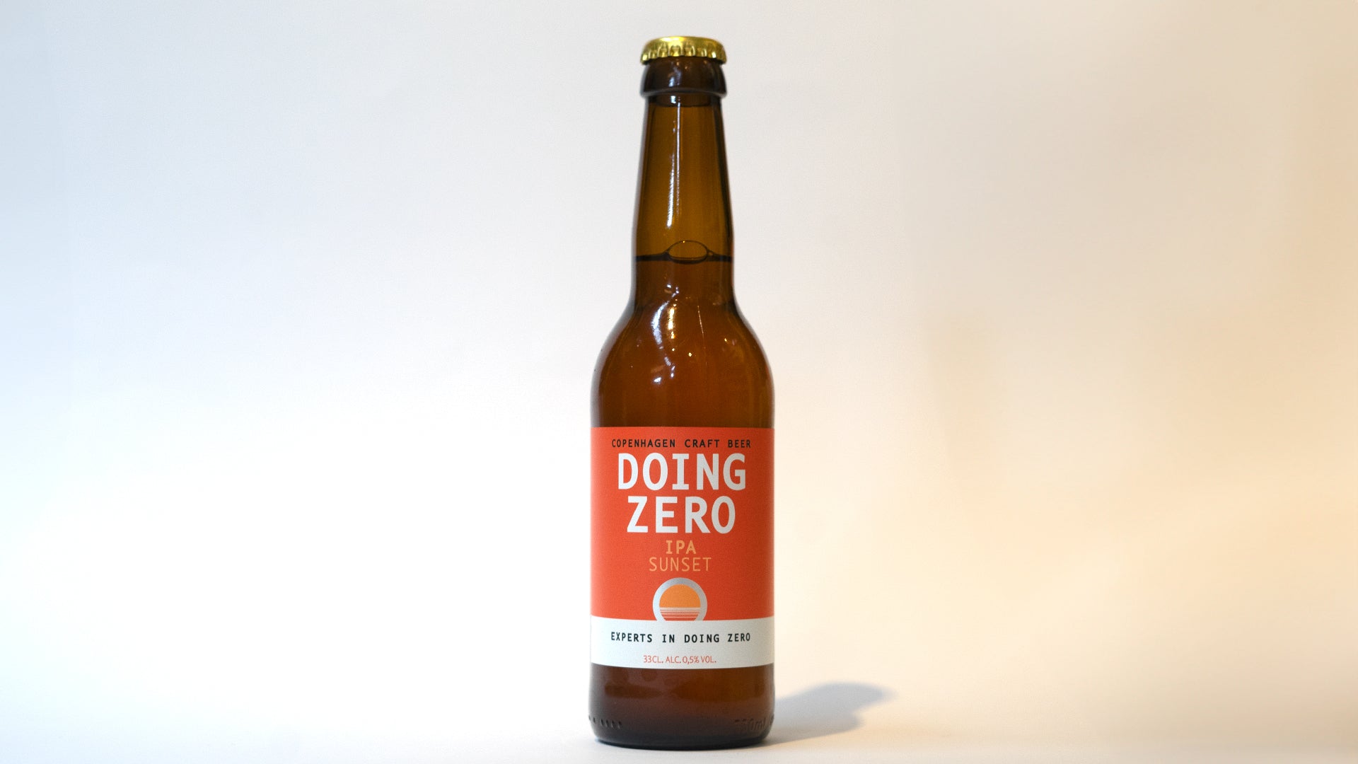 Flaske med Doing Zero IPA Sunset, 33 cl - alkoholfri IPA med fyldig og frugtagtig smag