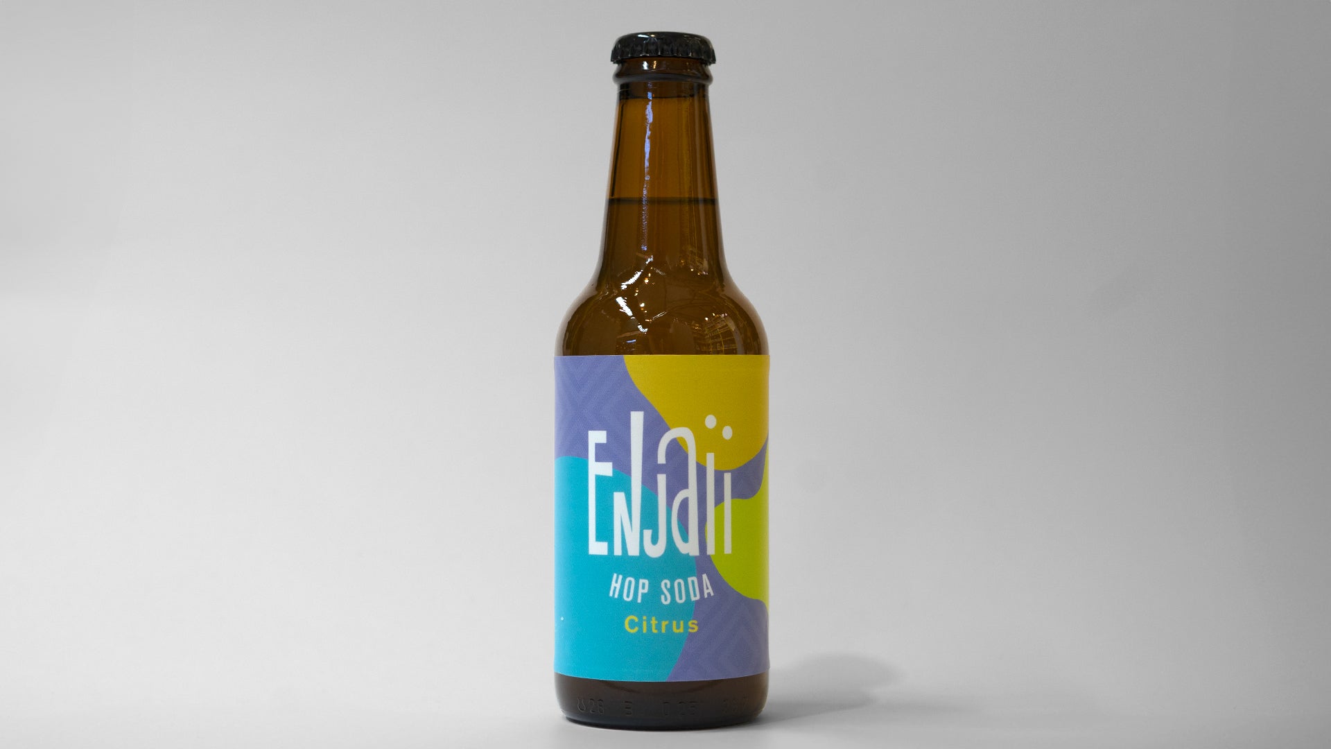 Flaske med Enjaii Citrus Hop Soda, 25 cl - soda med citrus og humle smag