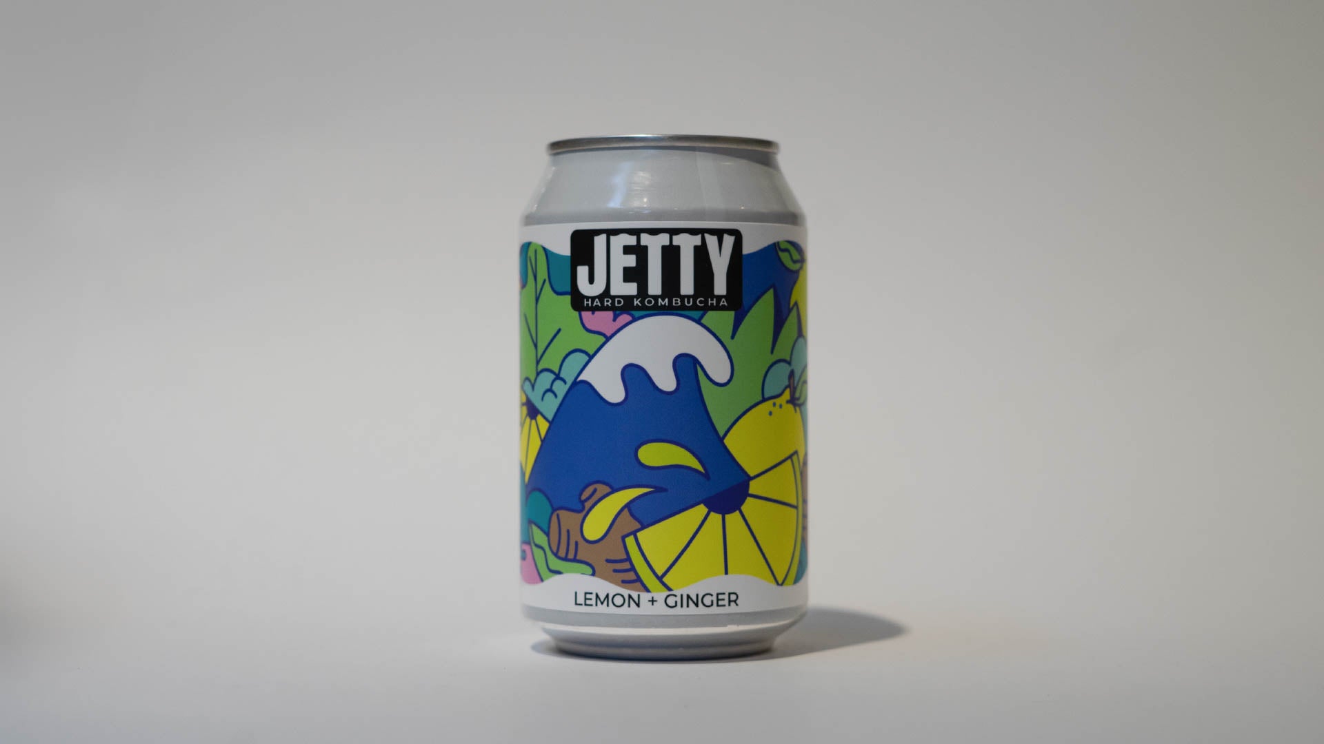 Jetty Hard Kombucha lemon ginger på 33cl dåse, smag af citron og ingefær