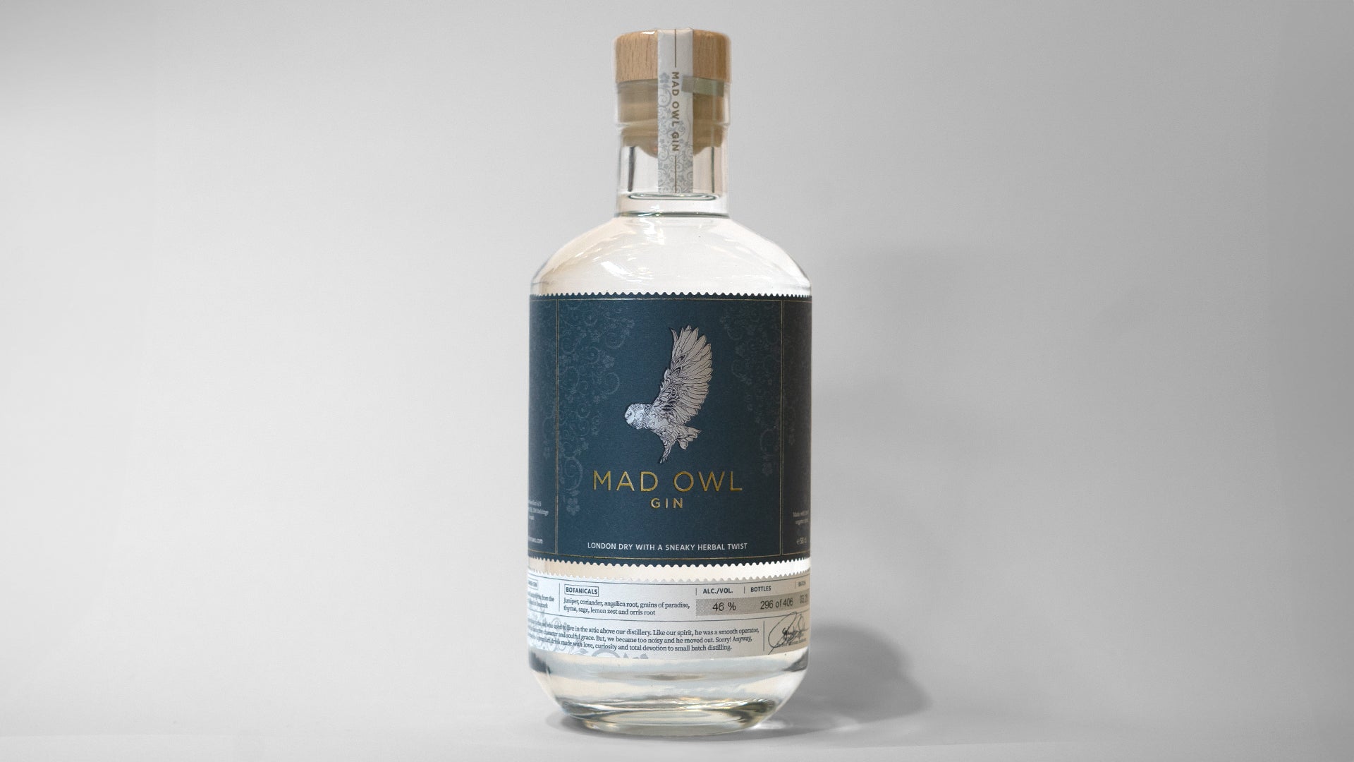 Flaske med Thornæs Mad Owl Gin, London Dry - klassisk gin med enebær