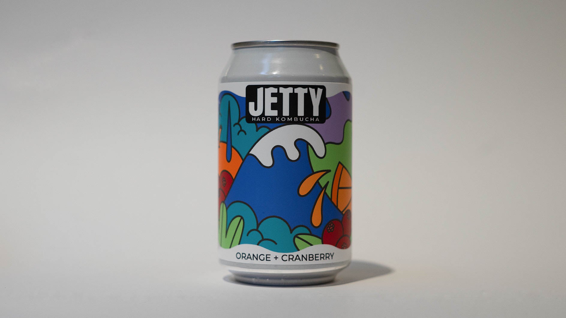Jetty Hard Kombucha orange cranberry på 33cl dåse, smag af appelsin og tranebær
